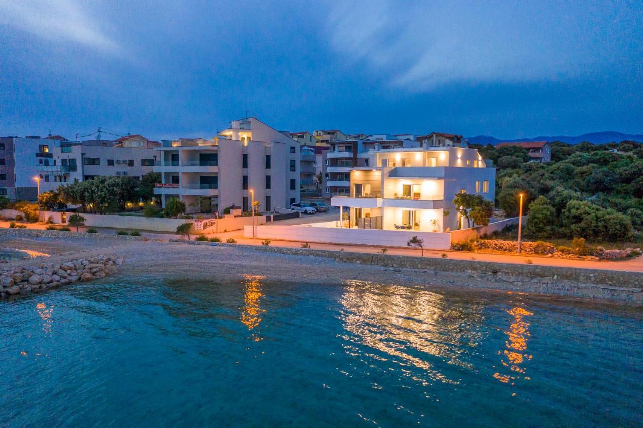 Villa Eni Apartments 2 Mandre Buitenkant foto