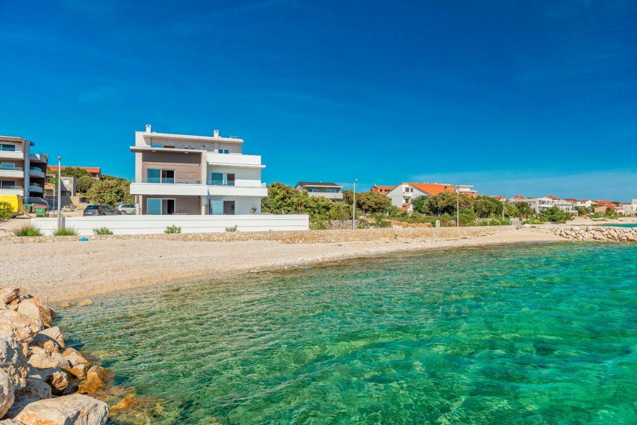 Villa Eni Apartments 2 Mandre Buitenkant foto